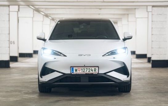 BYD ist die am stärksten wachsende Automarke in Österreich und setzt nun zum Sprung in die Top 10 an. 2026 startet die europäische Produktion. - Was den Aufsteiger antreibt