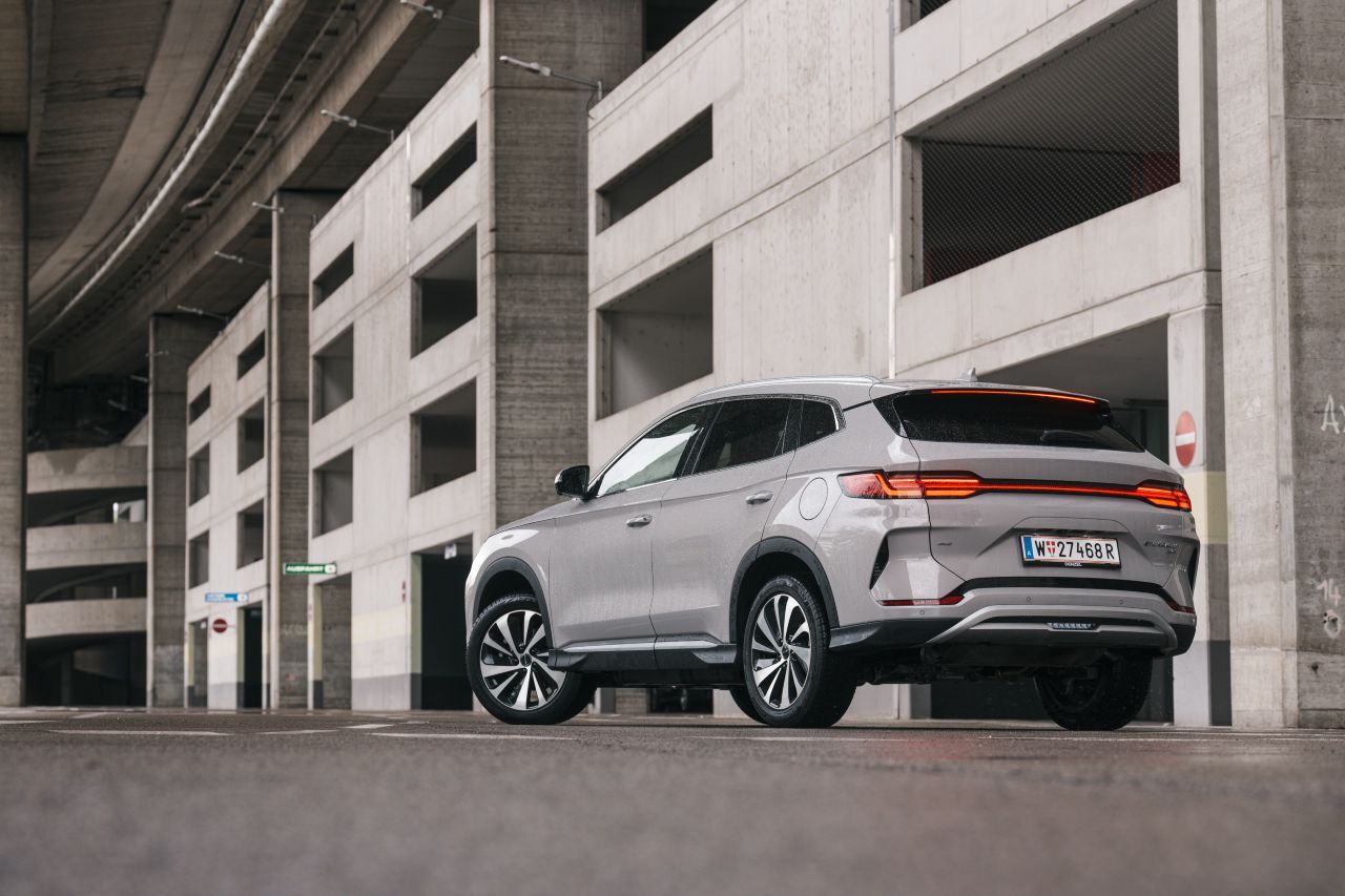 BYD möchte in Europa ein „Flash Charging“-Ladenetzwerk aufbauen. An den Ladesäulen sollen Kunden mit bis zu 1.000 kW laden können.