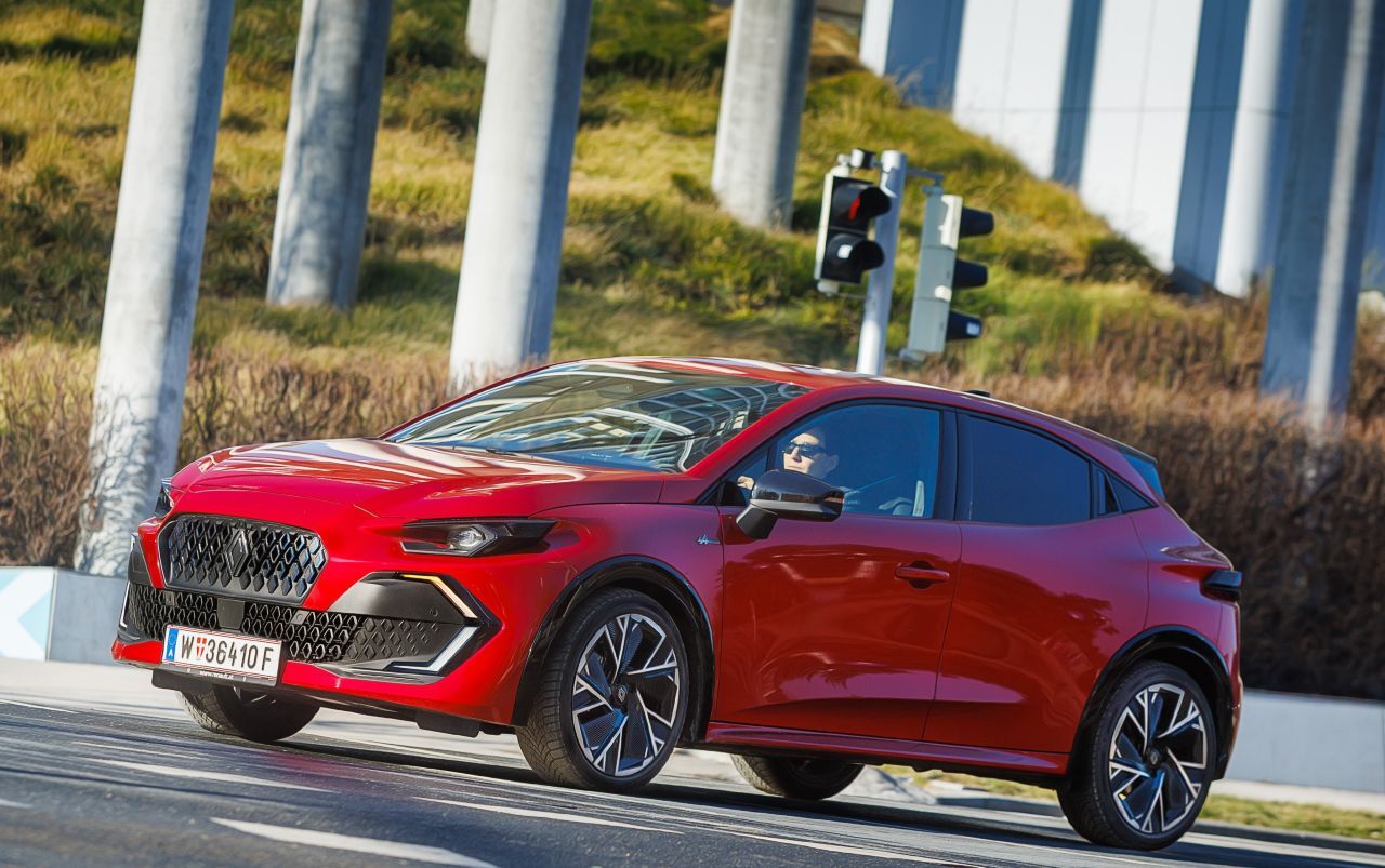 Der Clio fährt sich vor allem in der Stadt sensationell angenehm, weil fast nur elektrisch.