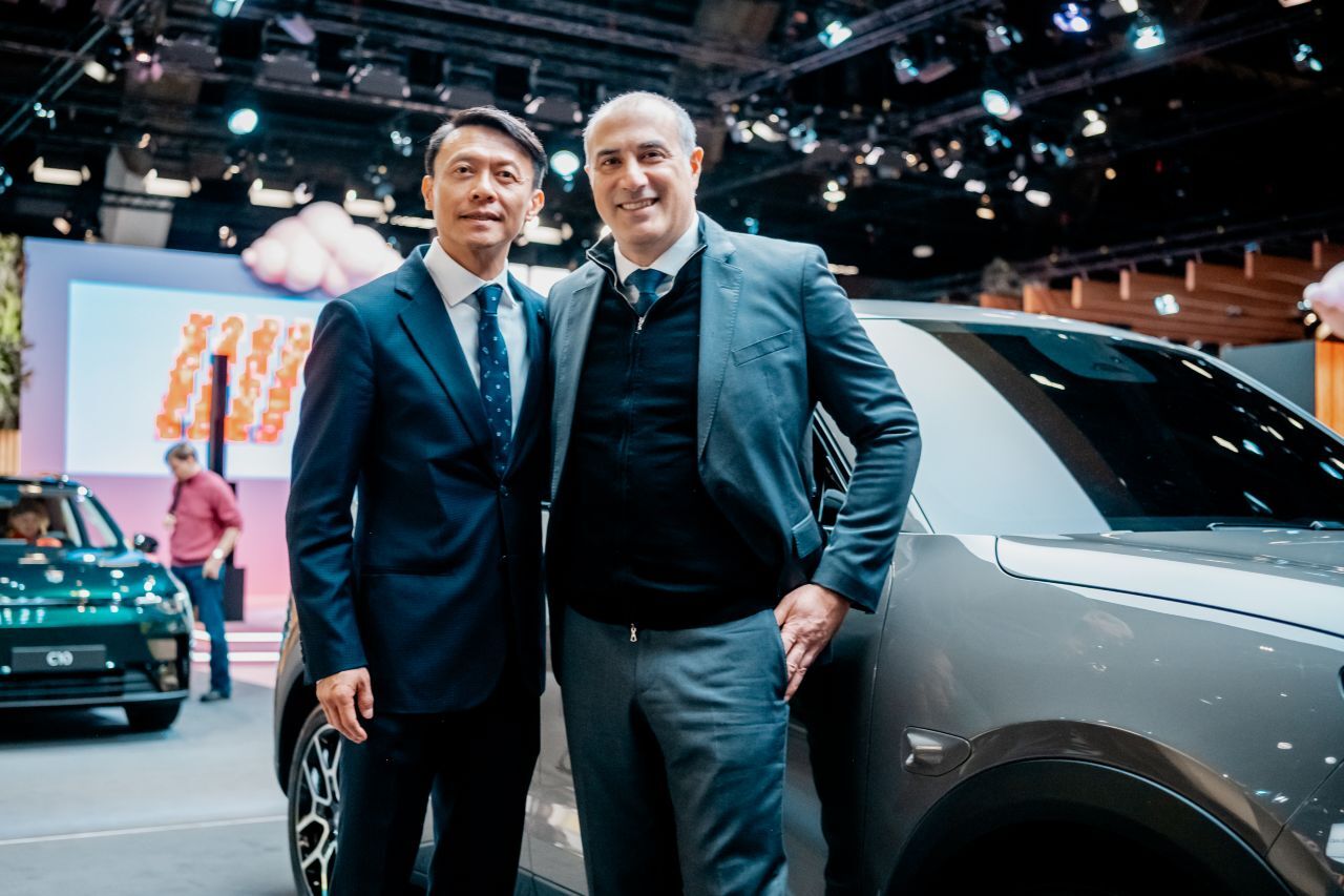 Emanuele Cappellano mit Tianshu Xin: „Leapmotor eine gute Ergänzung für unser bestehendes Portfolio. Gleichzeitig sehe ich die Möglichkeit, zu lernen