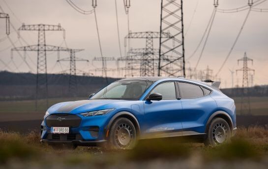 Den elektrischen Ford Mustang Mach-E gibt es in sportlicher GT-Ausführung und mit einem extra Rally-Paket. Der Test. - Familie Querfeldein