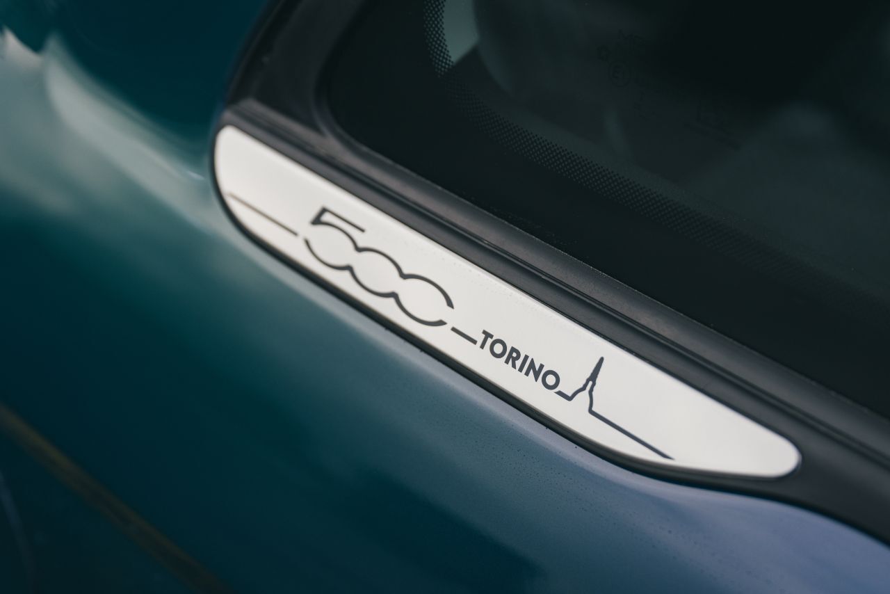 … sondern auch das Werk in Turin und die drei Karosserievarianten.