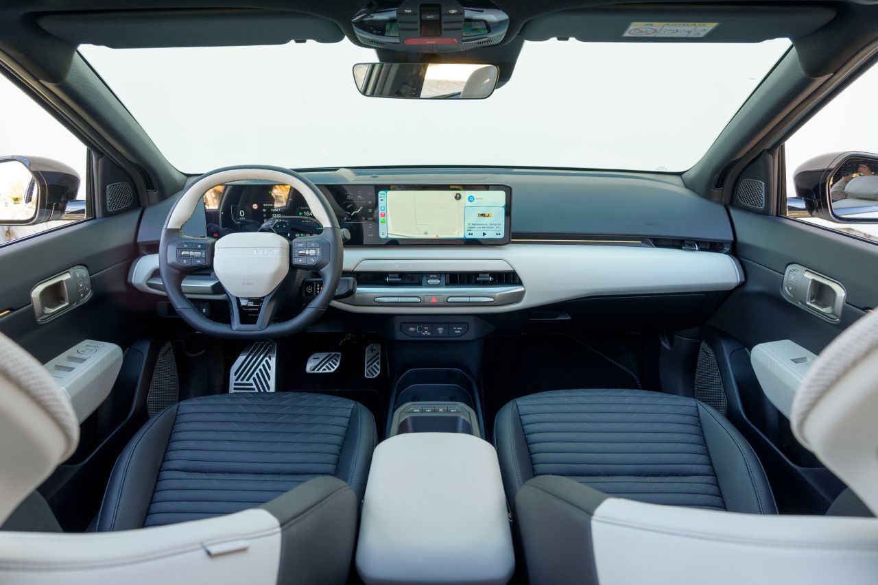 Der Innenraum ist luftig, das Cockpit eine gute Kombination aus Analog- und Digital-Welt.