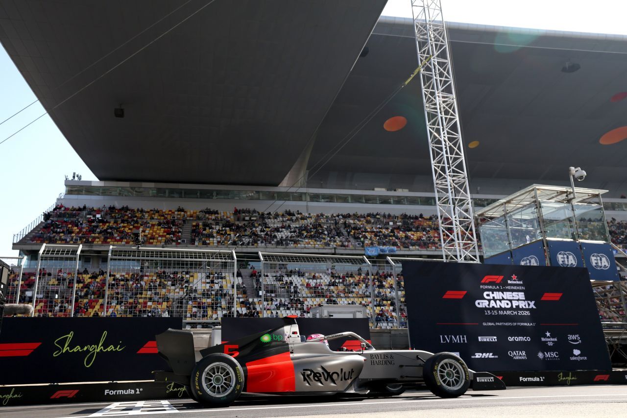 Die Tribünen in Schanghai sind bestens besetzt. Das macht die Formel Academy zusätzlich interessant.