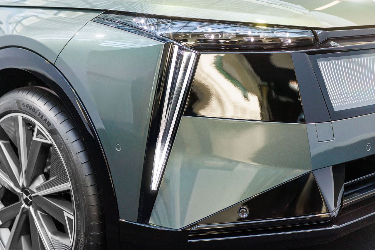 Die großen V-förmigem Tagfahrlichter und die …