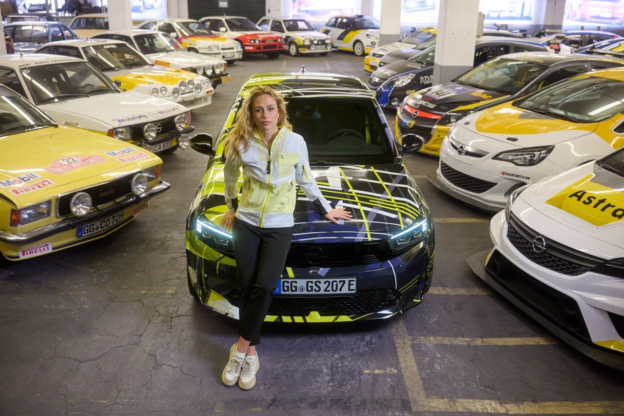 Wer die Umgebung von Sophia Flörsch betrachtet, erahnt die große Motorsport-Tradition von Opel.