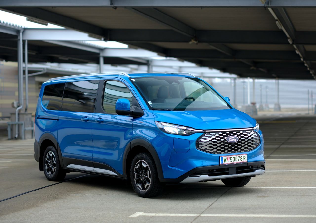 Stylt sich vorne nun wie ein moderner Van: Das Design macht mit der neuen Generation einen großen Sprung.