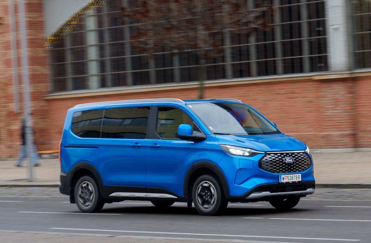 Es herrscht das Gefühl vor, in einem soliden Van oder SUV unterwegs zu sein. Und der Elektroantrieb ist wunderbar komfortabel, aber auch spritzig.