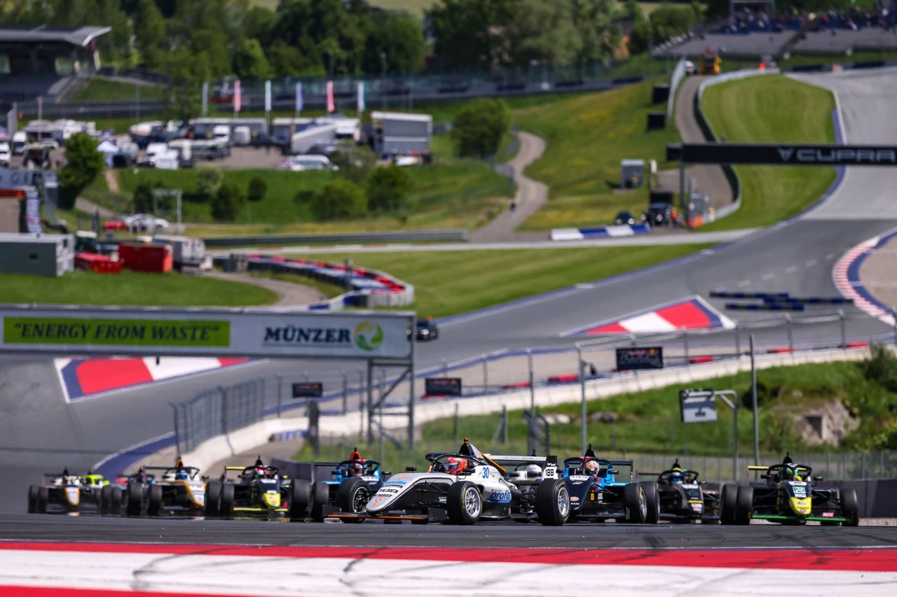 Ella Hakkinen, Mathilda Paatz und Co. starten in der tschechischen Formel 4 in Spielberg.