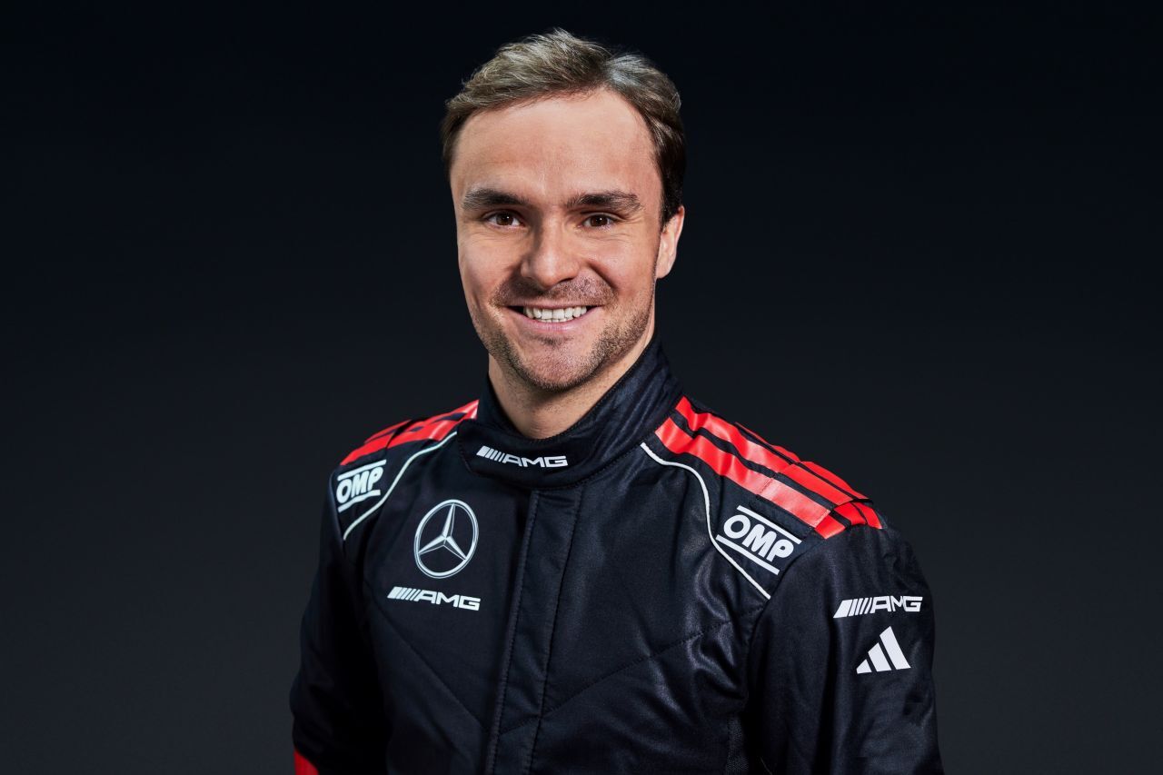 2026 tritt Lucas Auer wieder einmal in neuen Sponsoren-Farben an – sein Mercedes ist heuer in blau unterwegs (Bild oben).