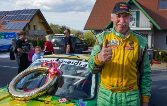 Bei der Bergrallye Demmerkogel gewinnt der 77-jährige Rupert Schwaiger mit dem knappsten Abstand der Geschichte. - 77-Jähriger gewinnt Kult-Rallye