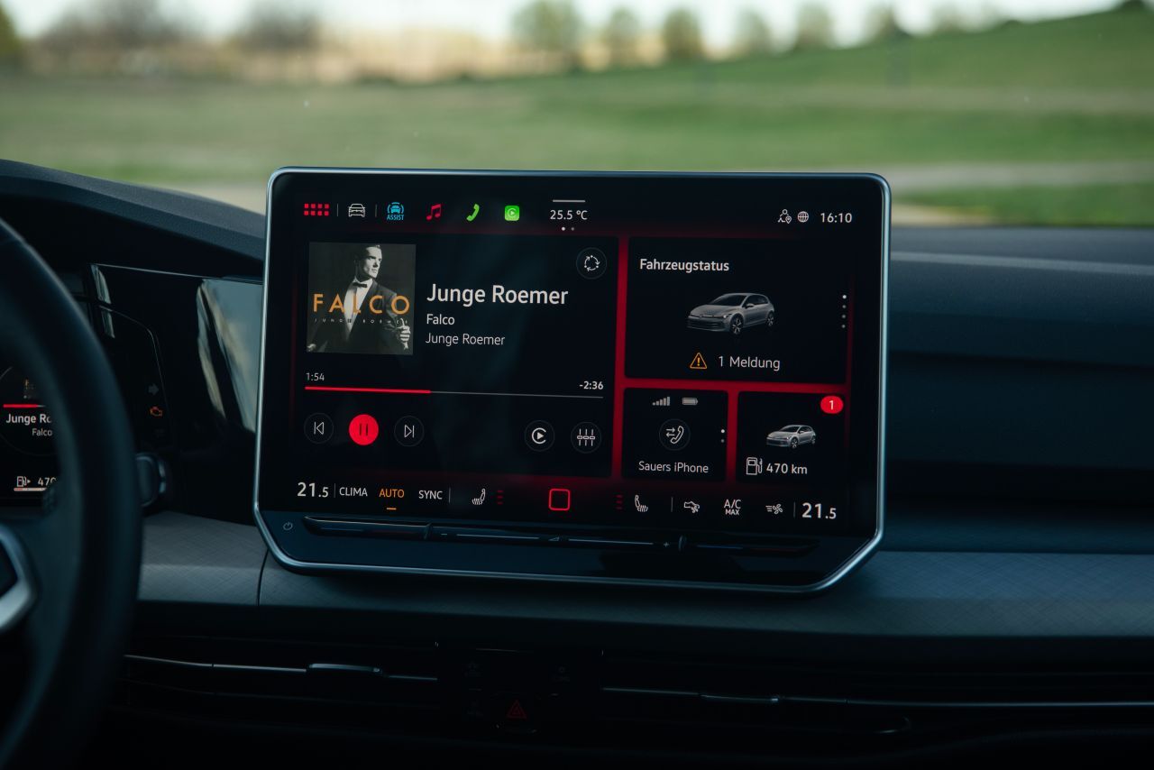 Der Innenraum bietet modernen Komfort.