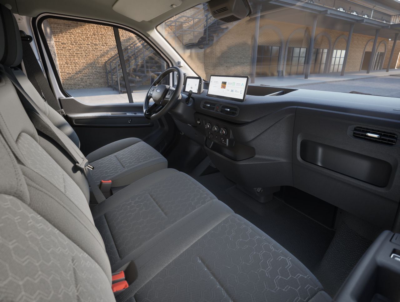 Die Sitzheizung soll auch die Reichweite schonen, weil sie effizienter als die Kabinenheizung ist. Immer an Bord sind Einpark-Sensoren und Rückfahrkamera.