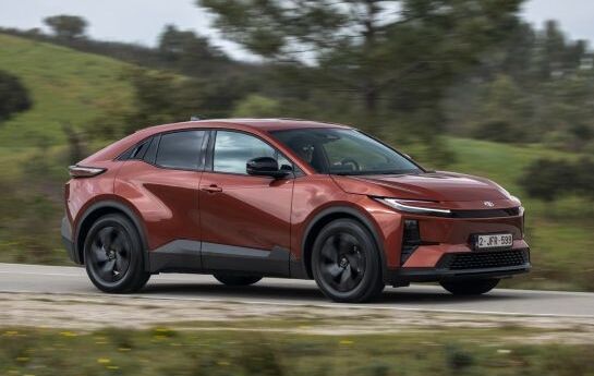 Der beliebte C-HR bekommt einen elektrischen Bruder auf eigener Plattform: Der C-HR+ ist größer, eleganter, stärker. - Bruder mit Plus