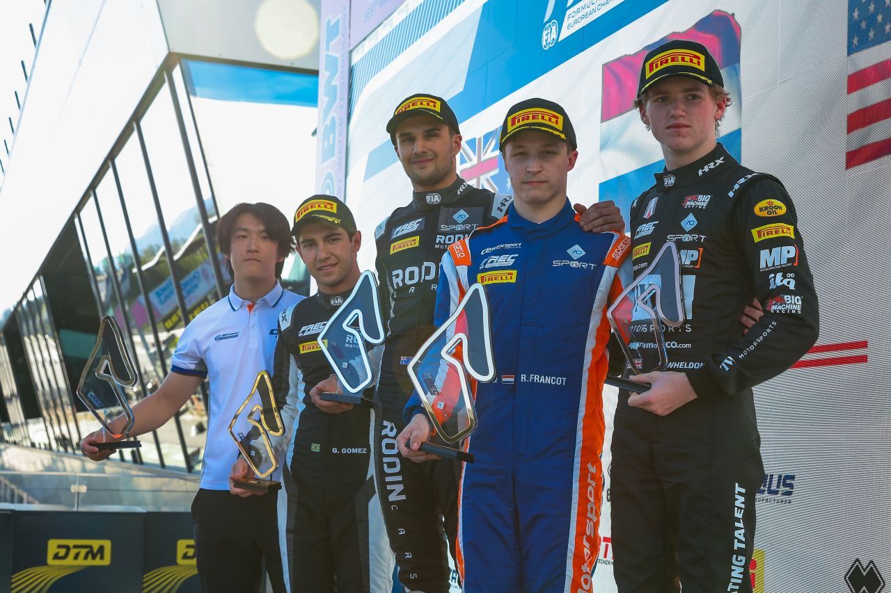 Starke Rennen der Jungstars: Die Formula Regional bot drei starke Rennen und mit Sebastian Wheldon (rechts) einen Promi-Jungspund mit bewegender Geschichte.