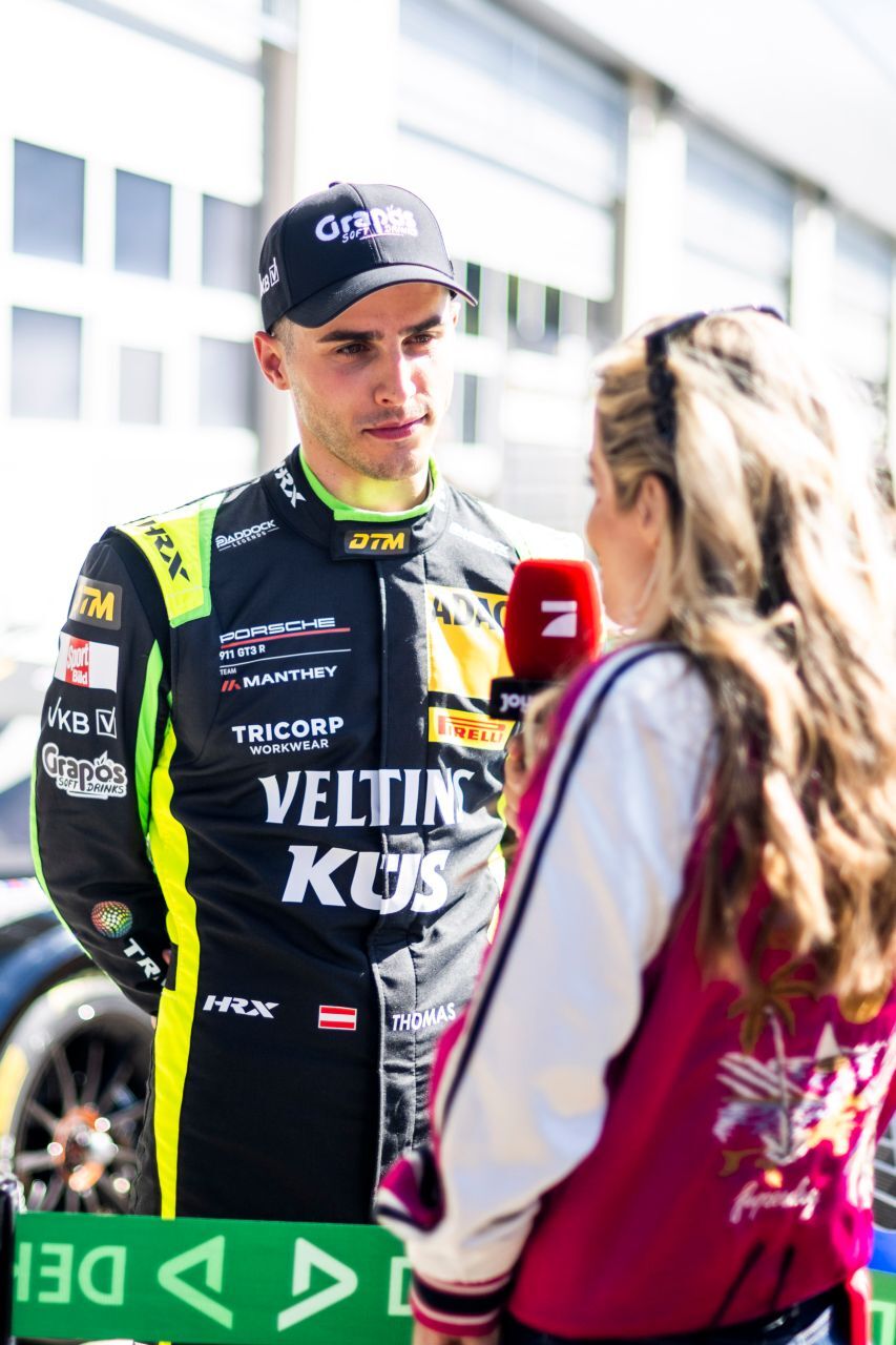 Sieger Thomas Preining im Interview mit Joyn-Moderatorin Andrea Kaiser, der Frau von Sebastien Ogier.
