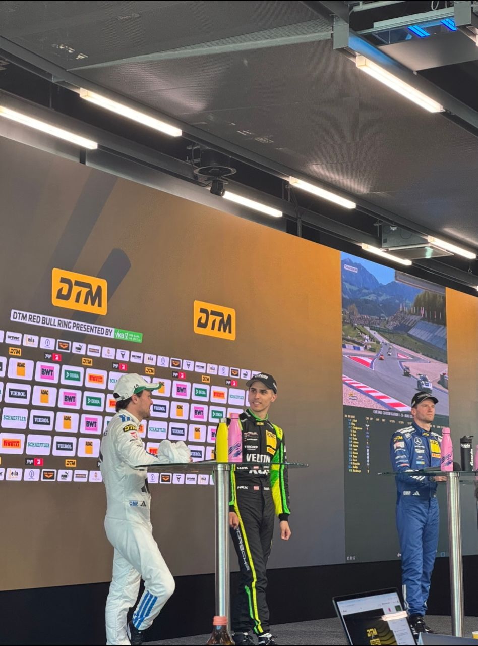 Die Minuten danach: Lucas Auer und Thomas Preining, nachdem sie gemeinsam österreichische Motorsportgeschichte geschrieben haben.