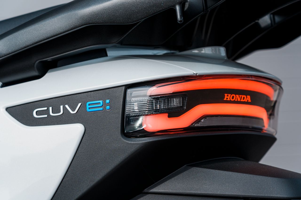 Die schmal geschnittene, kompakte LED-Einheit.