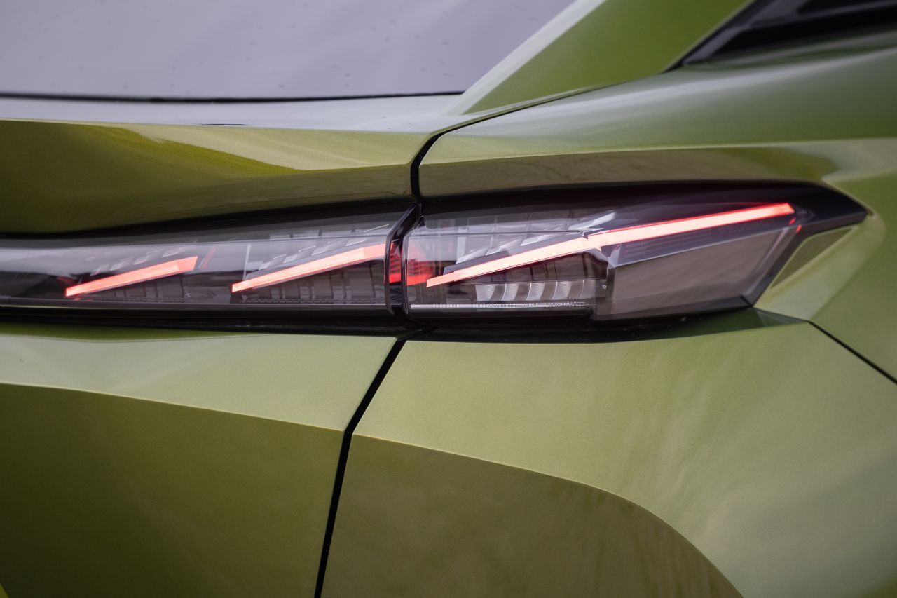 Die dreifachen LED-Krallen am Heck.