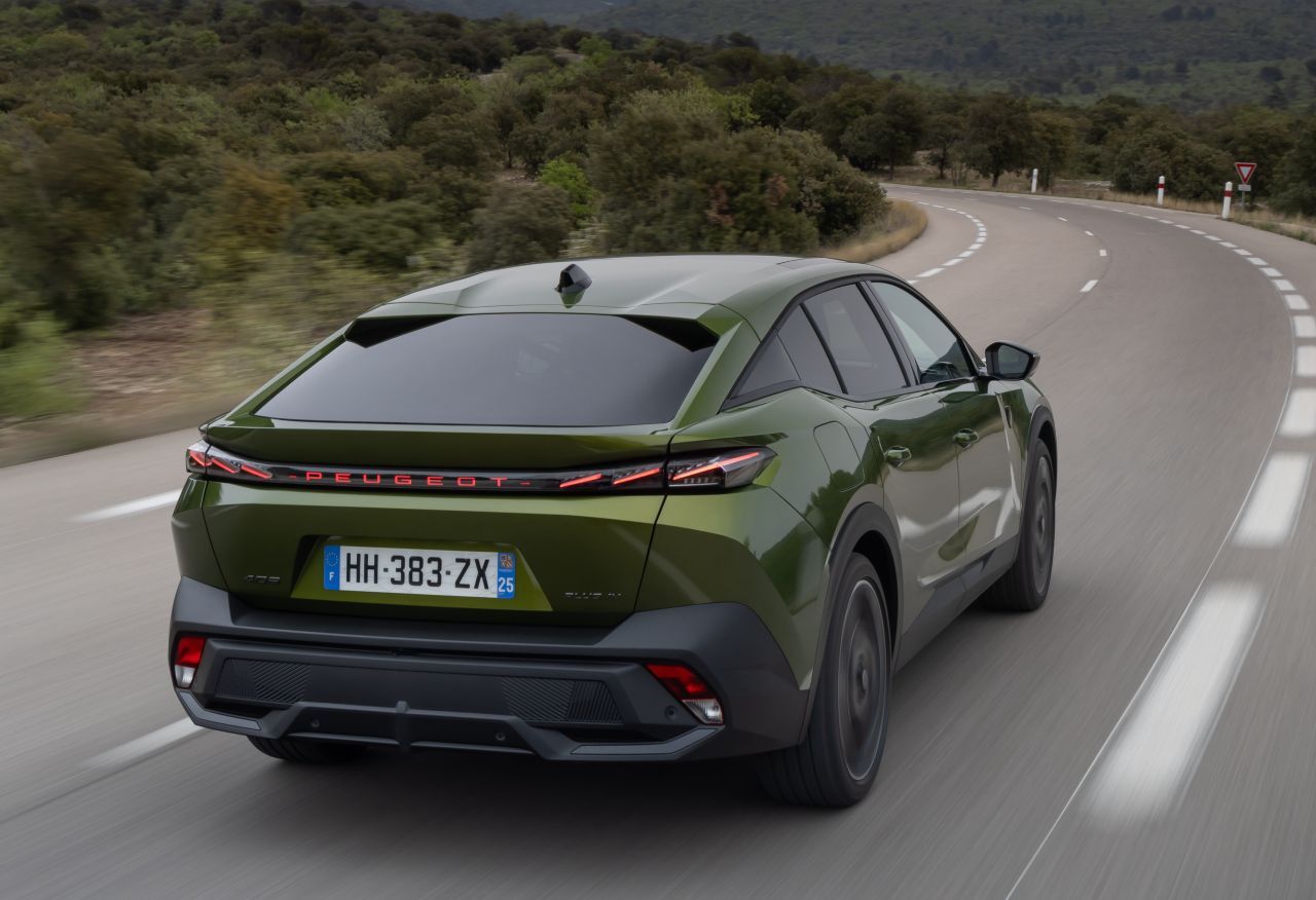 Individuelle Konzepte sind ist im erschwinglichen Teil des Marktes selten und in eine vergleichbare Designrichtung geht kein anderes Auto.