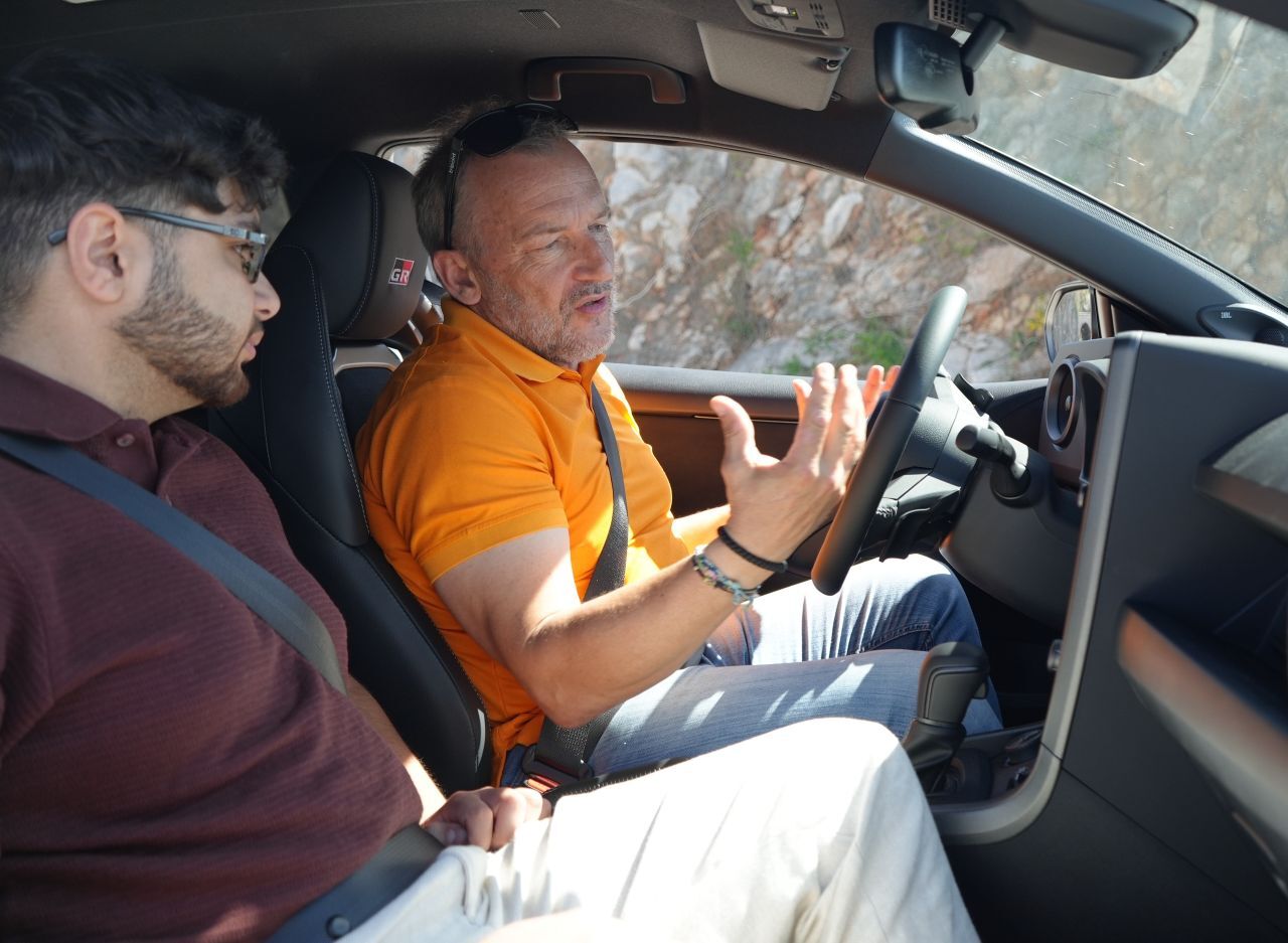 Achim Mörtel (r.), dreimal österreichischer Rallye-Staatsmeister, mit Motorprofis-Tester Kyrillos Ibrahim: „Ein Werkzeug für Leute, die wirklich fahren wollen.“