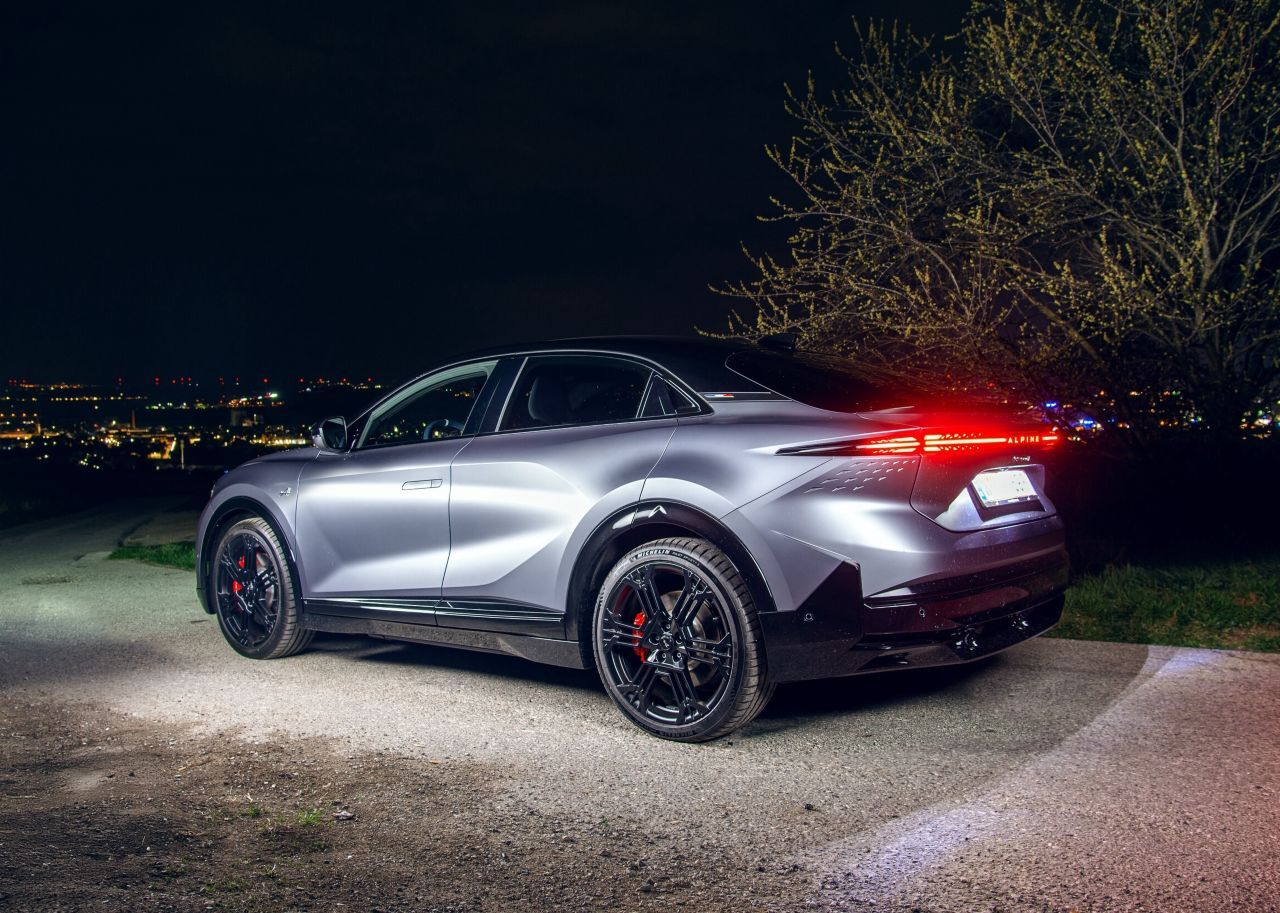 Die SUV-Anleihen sind nur Mode-Accessoires. Die A390 ist eine schneidige Fastback-Limousine, individuell und zugleich nicht protzig. Gibt es nicht mehr oft.