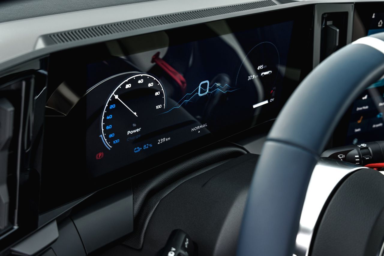 Digitaldisplay mit klassischesm Zeiger-Layout für Nostalgiker.