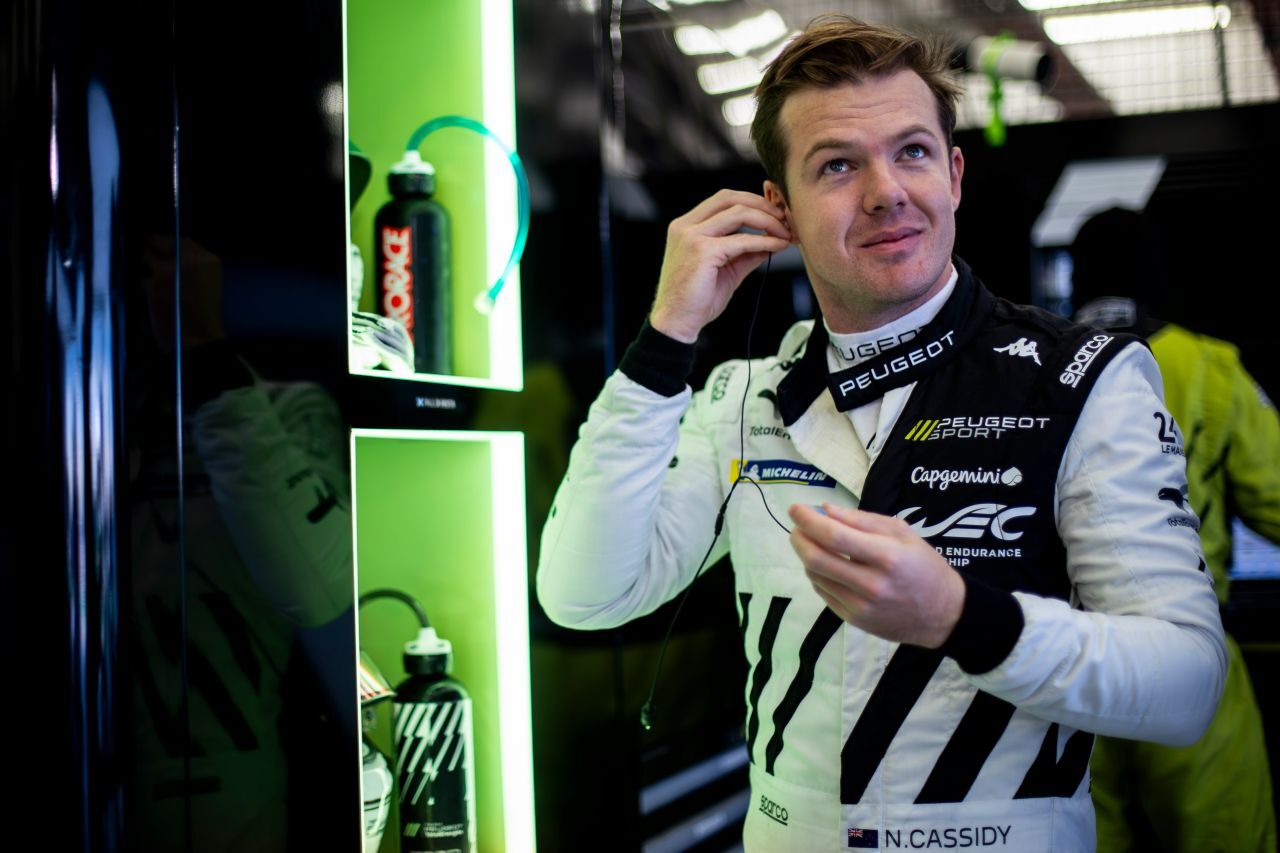 ...und Nick Cassidy in den Farben von Peugeot in der WEC.