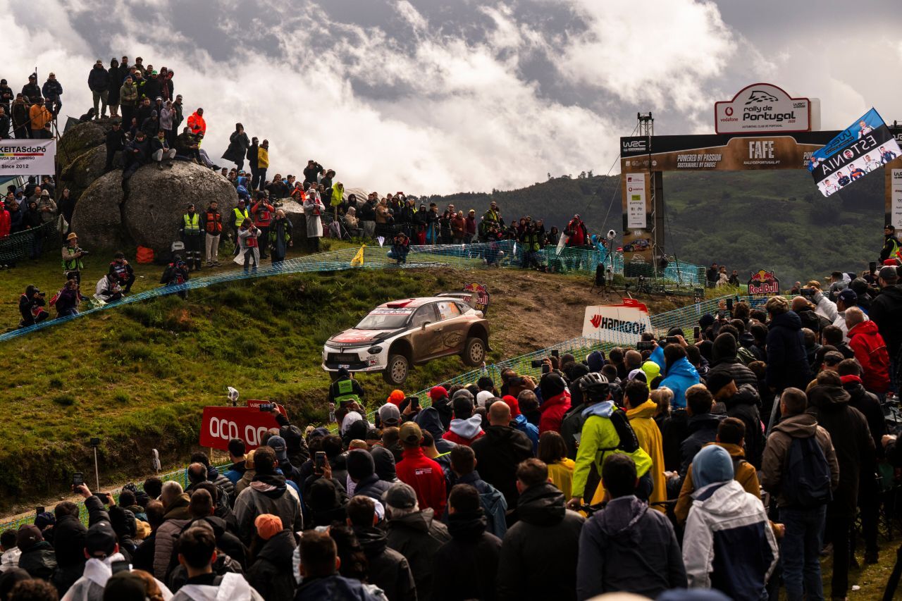 Millionen Fans in aller Welt freuen sich, dass Lancia wieder Teil der Rallye-Weltmeisterschaft ist.