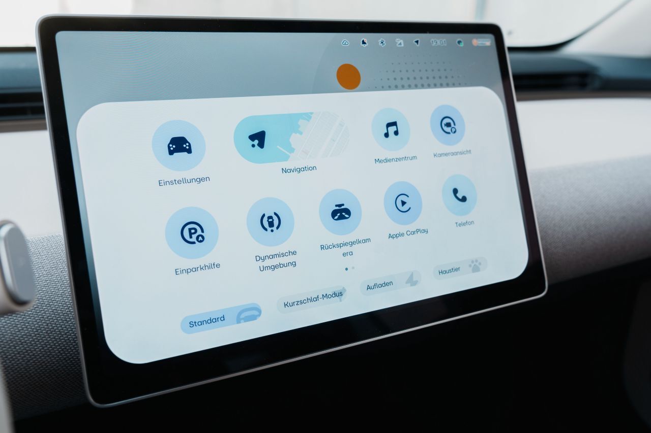 Die meisten Funktionen sind über den High-Tech-Touchscreen zu bedienen.