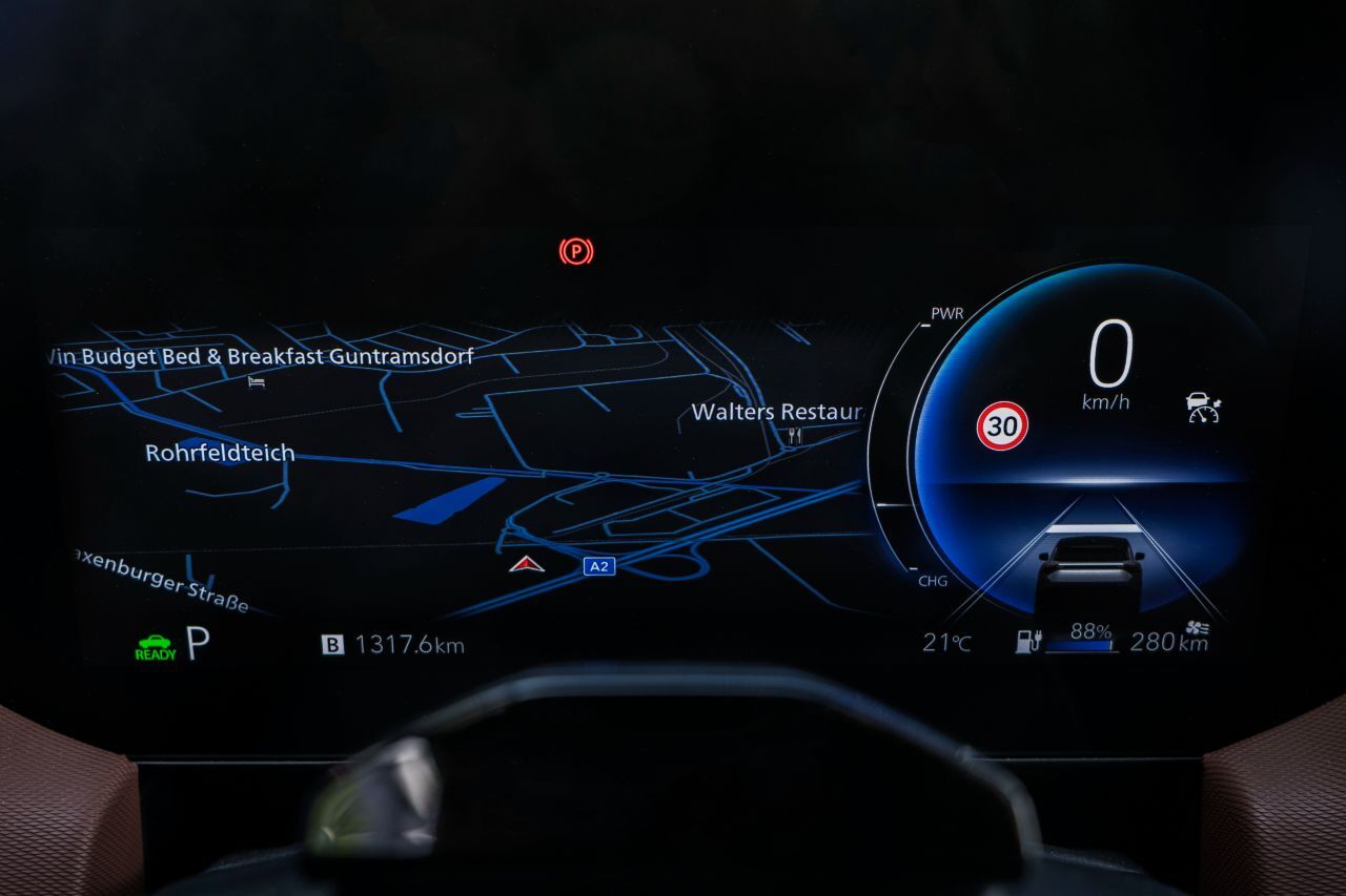 Den Fahrer informiert ein 10,25 Zoll großes Display.