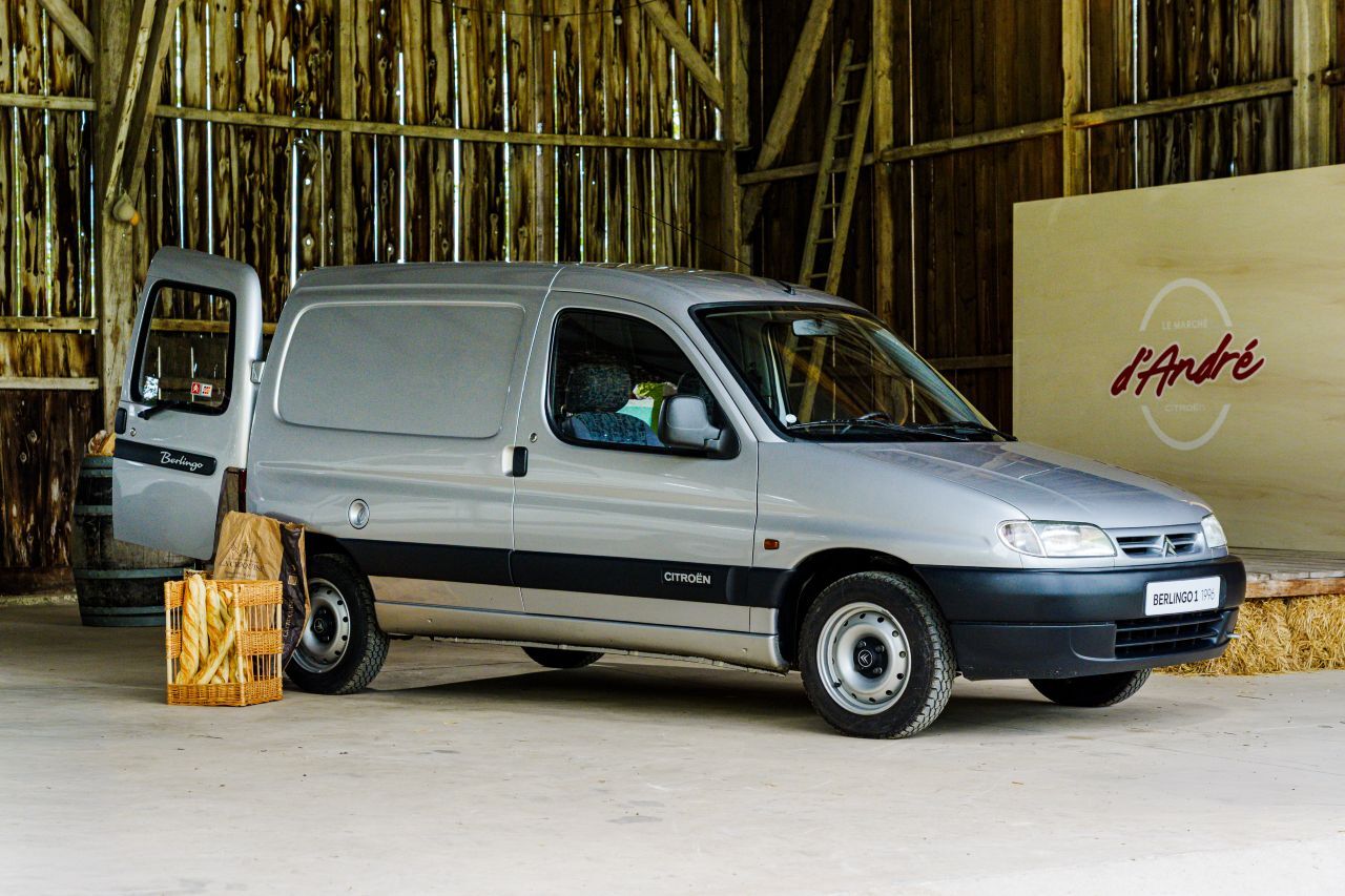 Berlingo I, ab 1996: Von Anfang an wurde eine kommerzielle Version für Handwerker, Lieferanten und andere gewerbliche Nutzer angeboten.