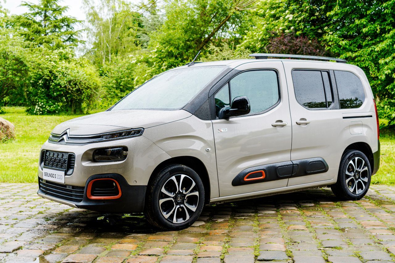 Das Design des Berlingo III wird durch Farbakzente und Airbumps lässiger, mit Nebeneffekt: Stoßabsorbierende Kunststoffluftpolster schützen bei Remplern.