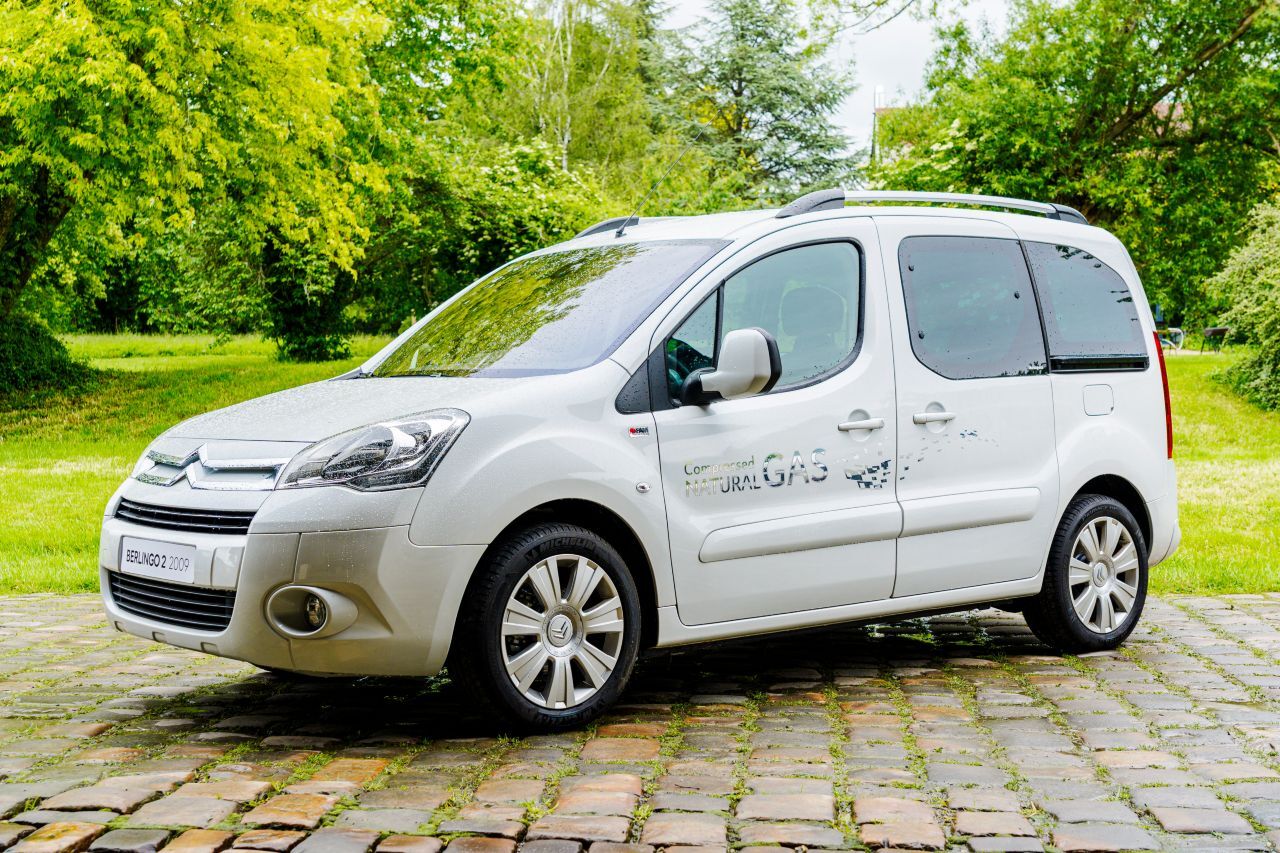 Berlingo II, ab 2008: In der Länge 20 Zentimeter gewachsen und auf der Plattform des Citroën C4 Picasso.