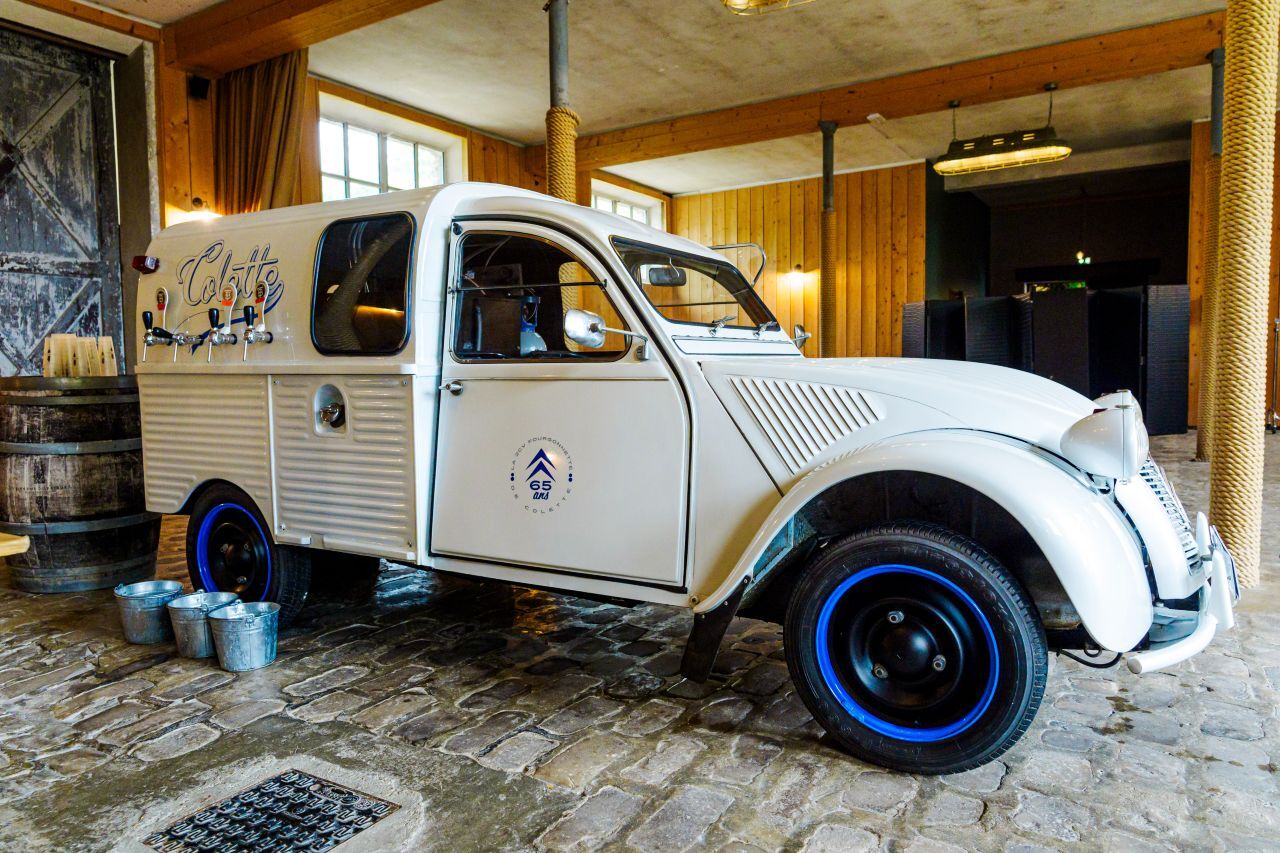 … aber auch die Lieferwagenversionen des 2CV, …