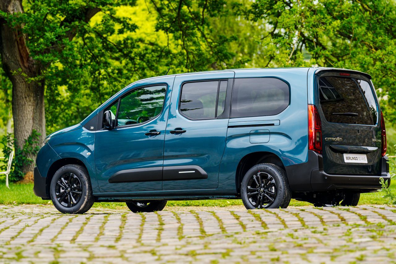 Der Berlingo ist nach wie vor als Benziner, Diesel und Elektroauto erhältlich. Die elektrische Variante ë-Berlingo bietet bis zu 340 Kilometer WLTP-Reichweite.