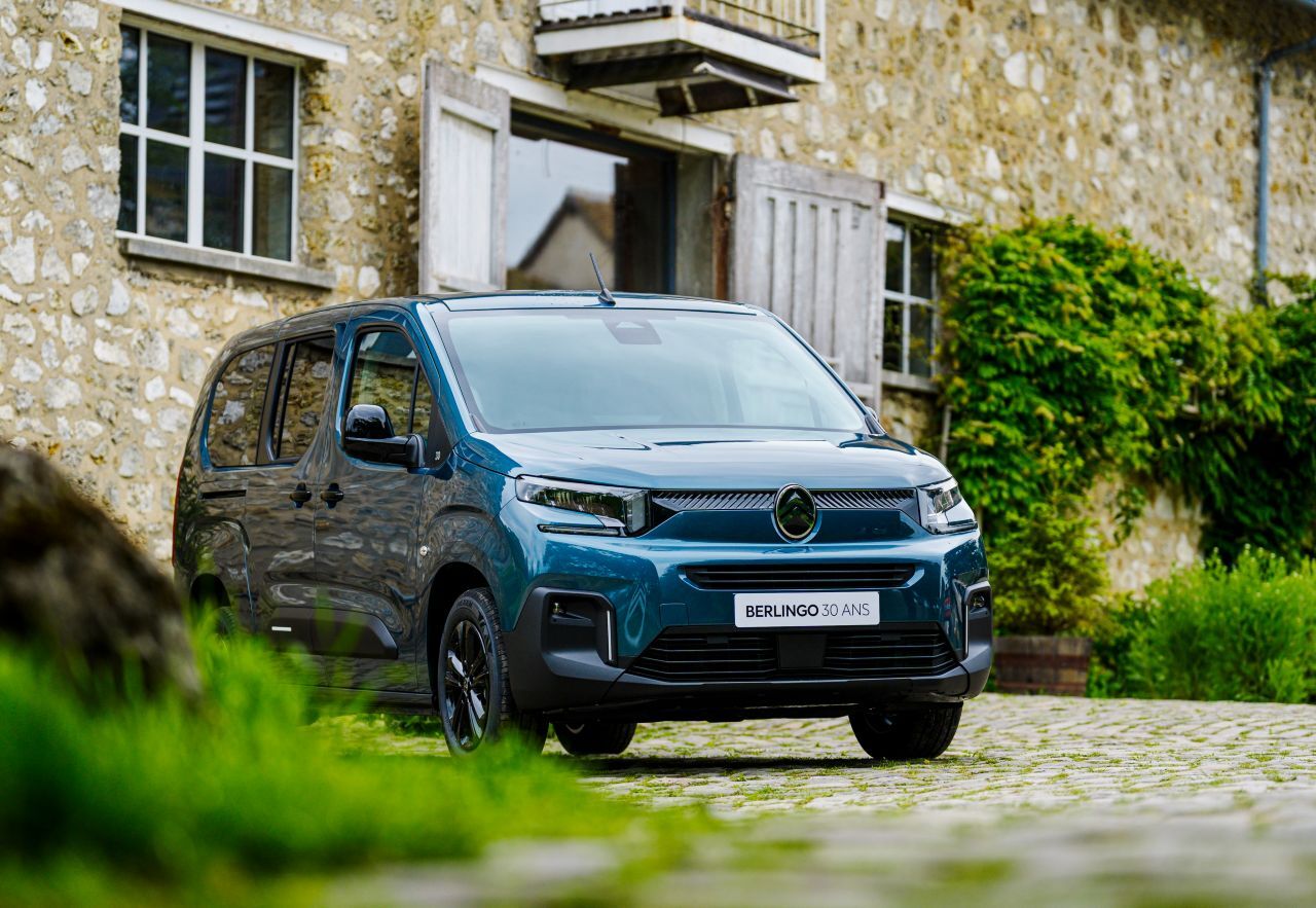 Zum Jubiläum legt Citroën das Sondermodell Berlingo 30 auf. Die Edition basiert auf der Ausstattungslinie Plus und positioniert sich zwischen Plus und Max.