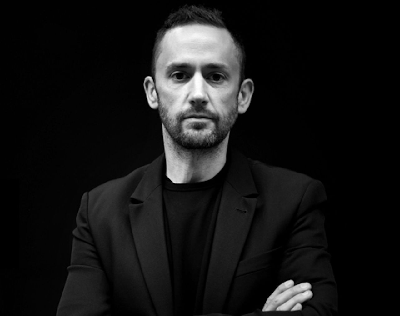 Designchef Matthias Hossann über den E-208 GTi: „Kraftvolle Präsenz auf der Straße – ohne dass das Auto seine typisch französische Eleganz verliert.“