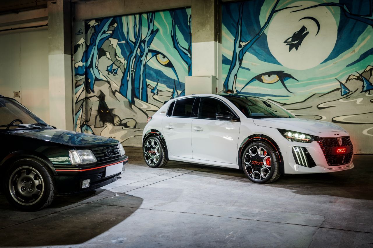 2026: Auf der Straße setzt Peugeot den Grundgedanken des legendären 205 GTi elektrisch neu auf – E-208 GTi mit 281 PS, 5,5 Sekunden auf 100 km/h.