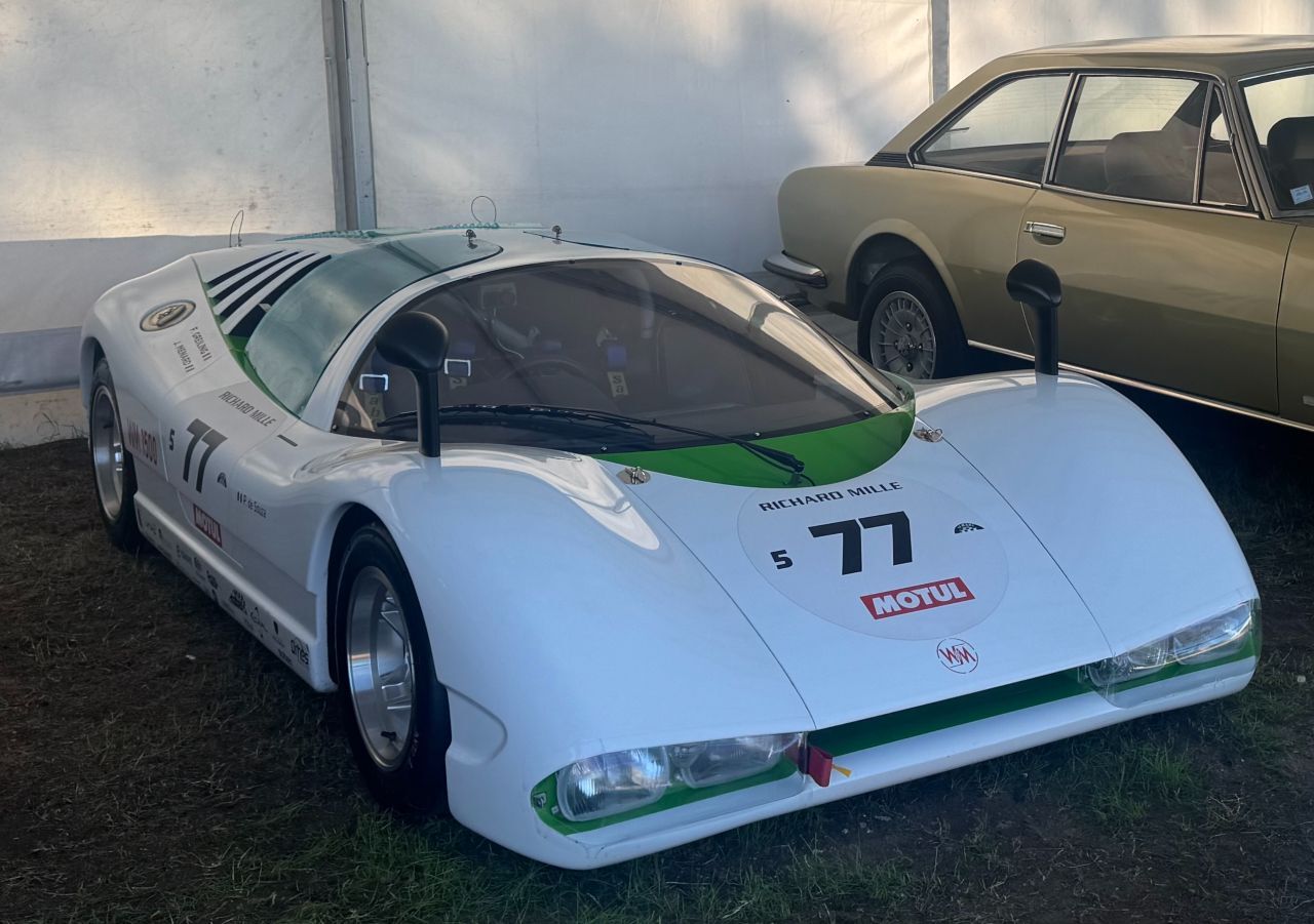 Das Federgewicht Peugeot WM P70 von 1970: Angetrieben von einem 1.288 cm³ Triebwerk aus dem Peugeot 304 S mit 120 PS, wog er nur 505 Kilo.