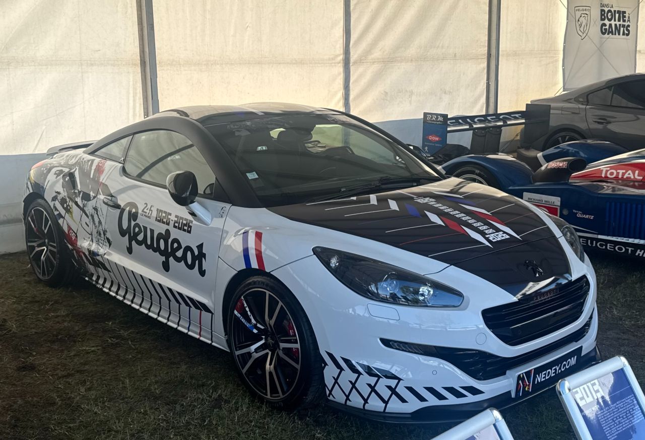 Brutale 270 PS: In der jüngeren Geschichte markiert der von Peugeot Sport entwickelte RCZ-R aus dem Jahr 2013 die Speerspitze der Straßen-Performance.