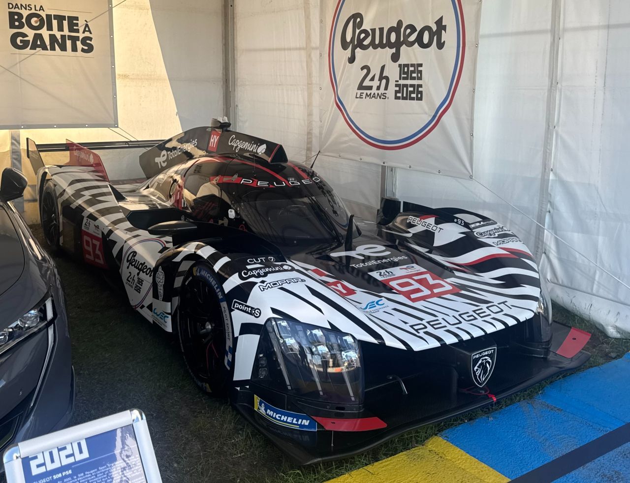 Das aktuelle Hypercar Peugeot 9X8: Die Aerodynamiker haben das Auto extrem auf Ground-Effect über den Unterboden optimiert.
