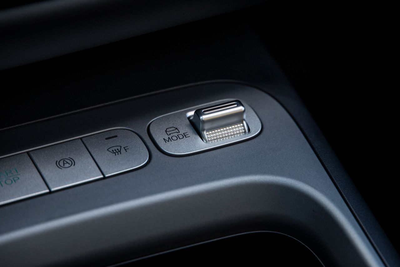 Fahrmodus-Schalter: Rein elektrisch oder Hybrid.