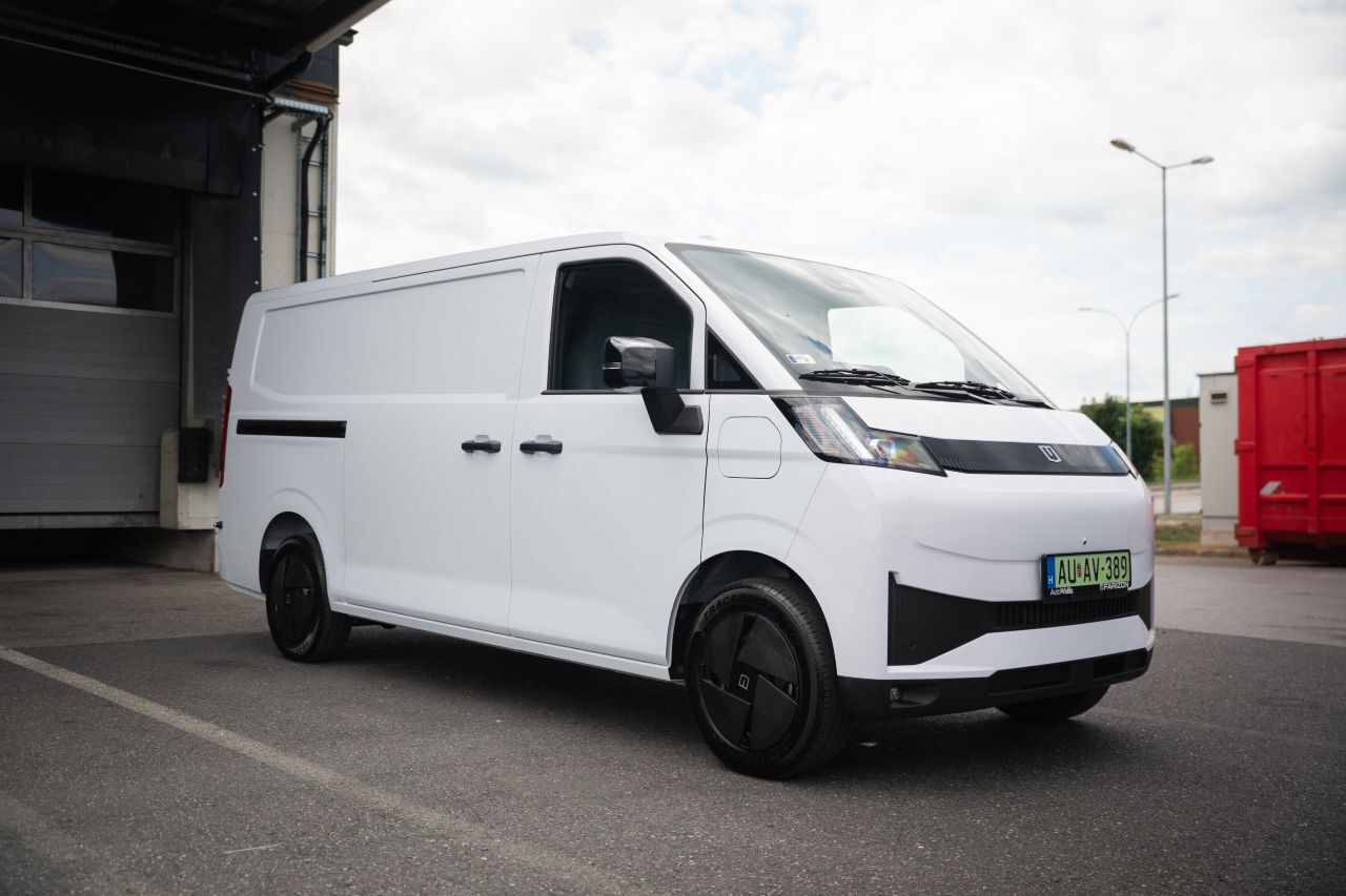 Fazit von Motorprofis-Tester Fabian Steiner: „Starke Preis-Ansage im mittelgroßen Kastenwagen-Elektro-Segment mit 4,99 Metern Länge. er Laderaum ist mit einem Ladevolumen von knapp sieben Kubikmetern üppig und hat drei Zugänge, die Ausführung wirkt kostenoptimiert, aber robust. Für Fahrer und Beifahrer gibt es viel Komfort.