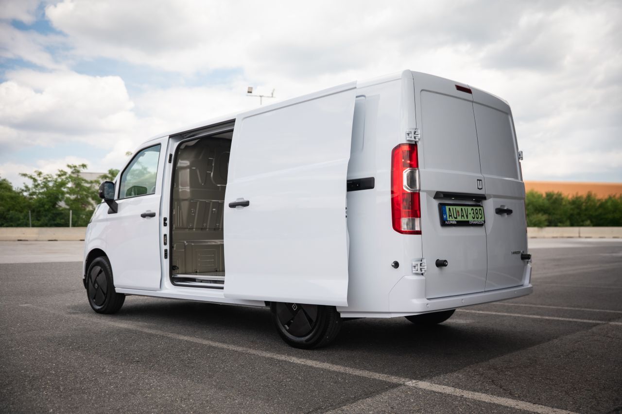 4.995 Millimeter Länge, ab 26.992 Euro netto: Der Farizon V7E macht Preis-Ansagen im mittelgroßen Kastenwagen-Elektro-Segment.