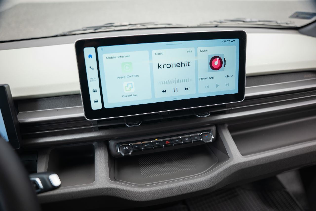 Modernes Multimedia-System mit Android Auto und Apple CarPlay.