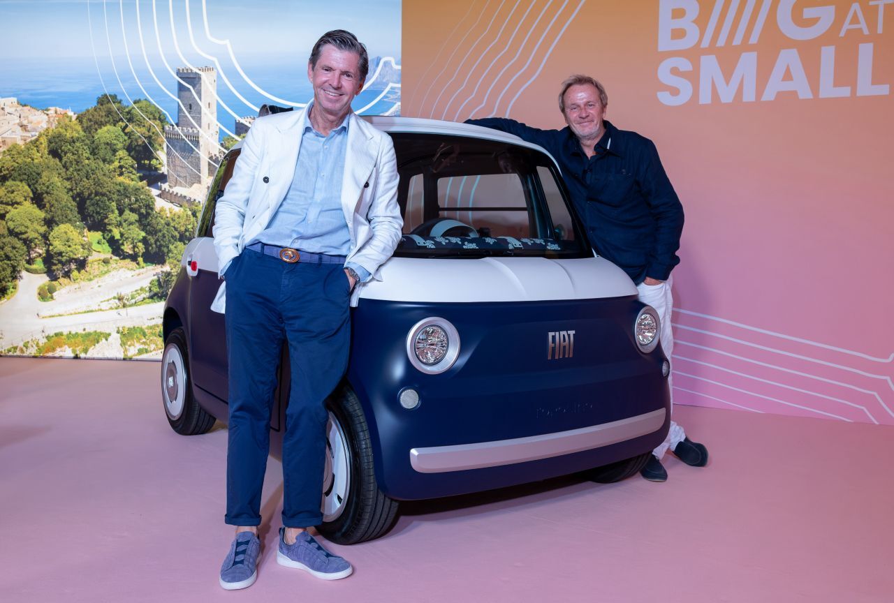 Fiat-CEO Olivier François (links) mit Vilebrequin-Chef Roland Herlory – das mit der Badehosenmarke entwickelte Topolino-Sondermodell hat Kultpotenzial.