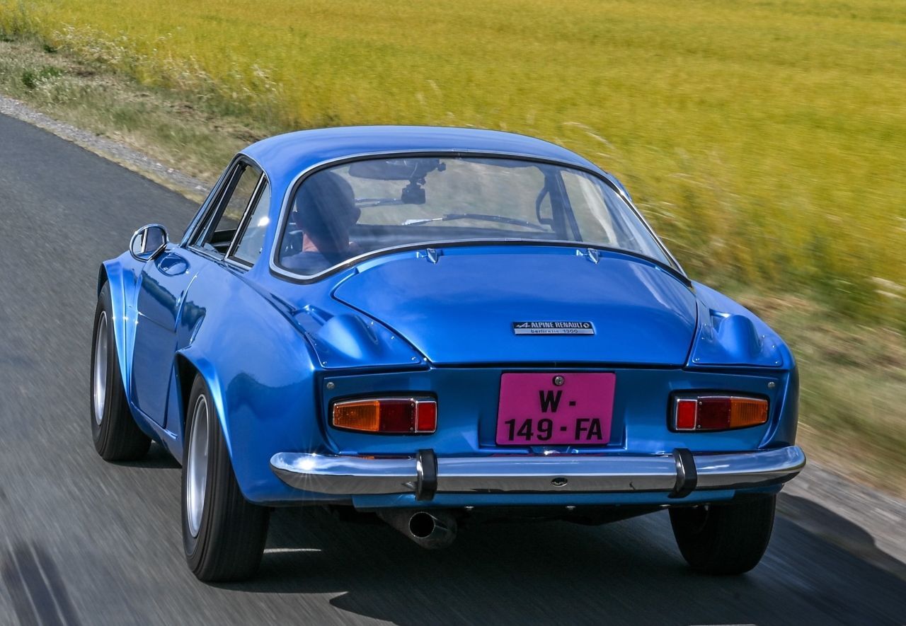 Berühmt wurde Alpine mit der A110, einem kleinen, leichten Sportcoupé, das ab 1962 in Dieppe – vorwiegend in Handarbeit – hergestellt wurde. Das …