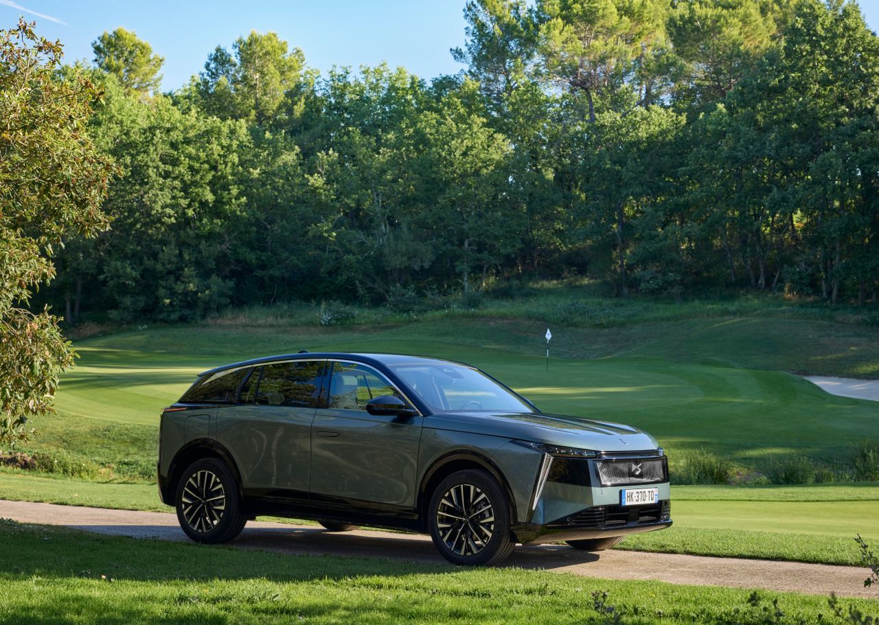 Fazit von Motorprofis-Tester Fabian Steiner: „Beim N°7 wird die französische Exzellenz im edlen Design und Material deutlich, so einen Look und so eine Innenausstattung gibt es bei anderen Kompakt-SUVs nicht. Als Familienauto mit gehobenem Reise-Komfort reüssiert der auch größenmäßig im oberen Bereich des Segments angesiedelte Franzose.
