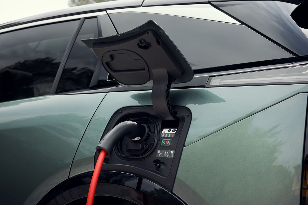 Die Elektro-Versionen schaffen bis zu 734 Kilometer WLTP-Reichweite.